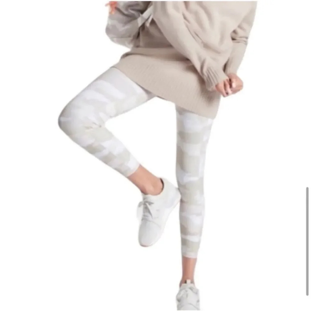 Athleta Ultra High Rise Elation Camo 7/8 Leggings in Taupe, Size S NWOT